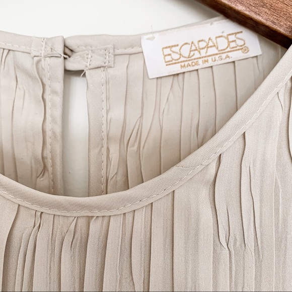 beige crinkle tank - Picture 3 of 5